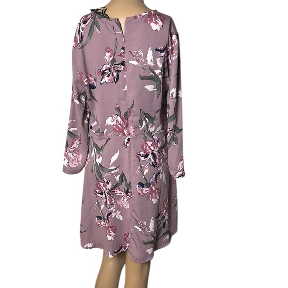 Dynamite Floral lilac dress,size med, NWT fit & Flare, - Picture 2 of 7